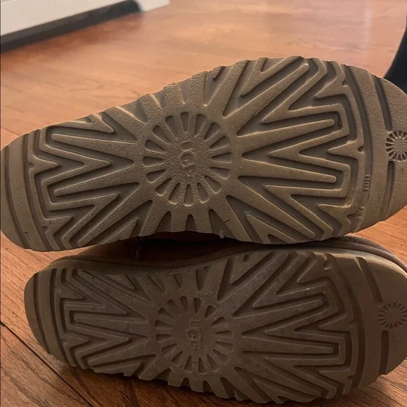 UGG Tan Winter Boots with Plush Lining - Picture 6 of 6